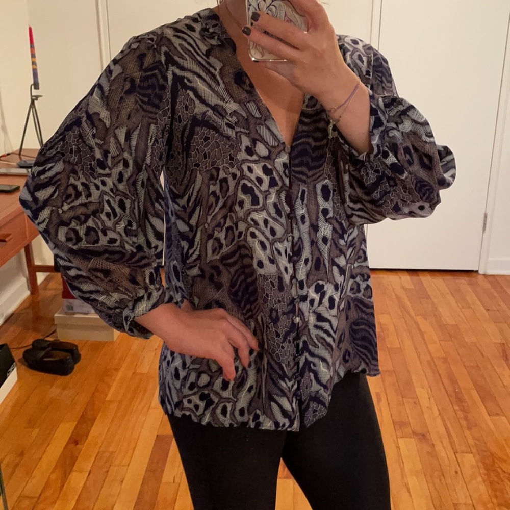 AMAZING PARKER ABSTRACT ANIMAL PRINT BLOUSE W/ balloon sleeves